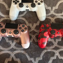 3 ps4 controllers  