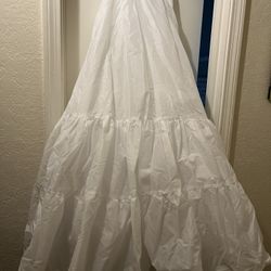 David s Bridal Petticoat Slip Style 603 Size 6 One Use Well Stored for Sale in Arlington TX OfferUp