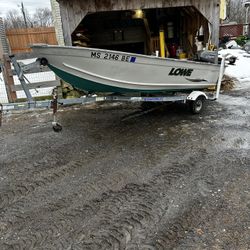 Lowe Boat