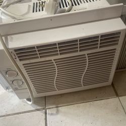 PICK UP ONLY 5K BTU WINDOW AC