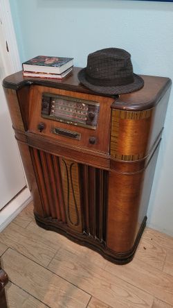 Antique General Electric Radio - Functional AM