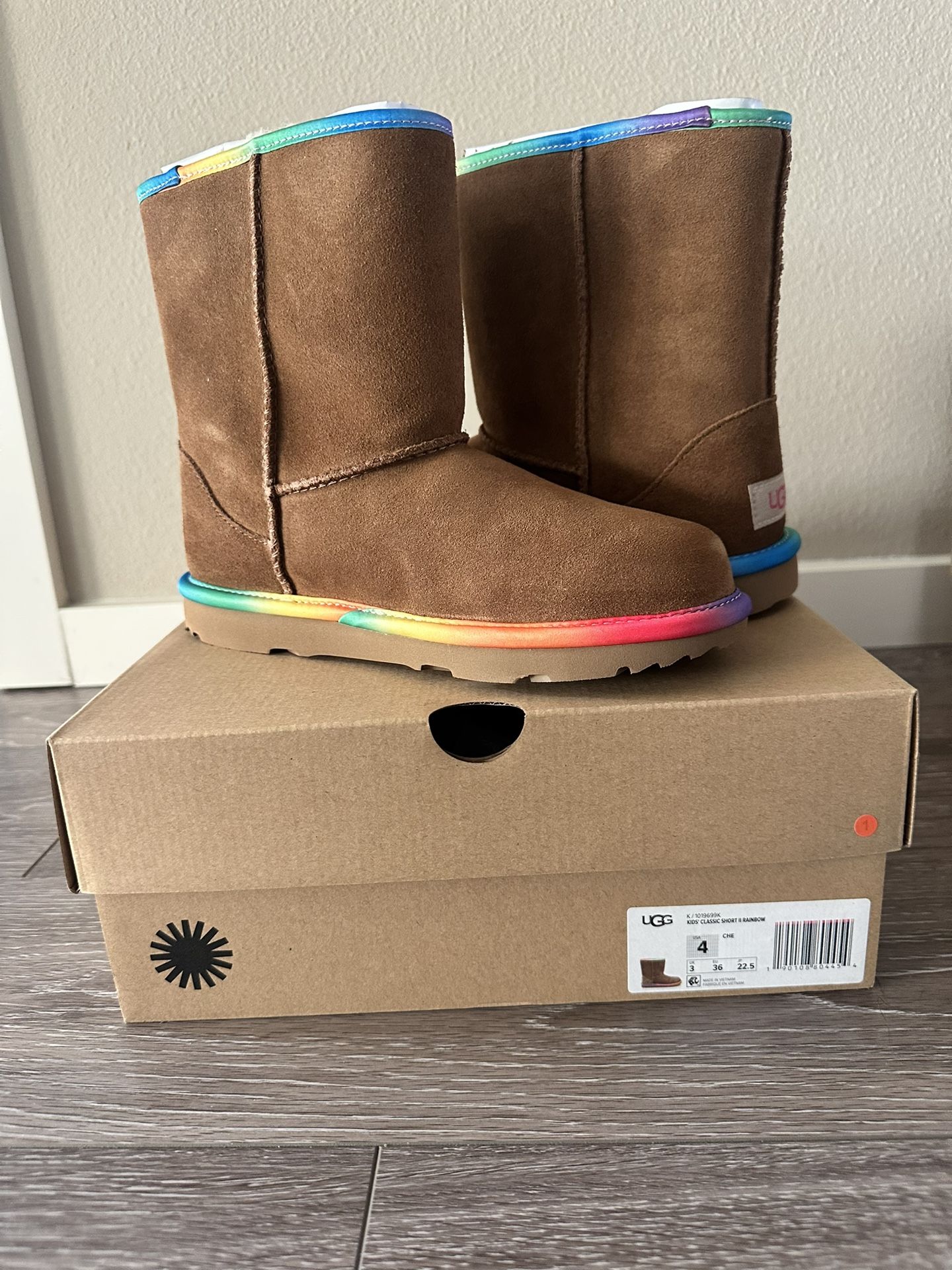 Ugg Classic II Short Rainbow