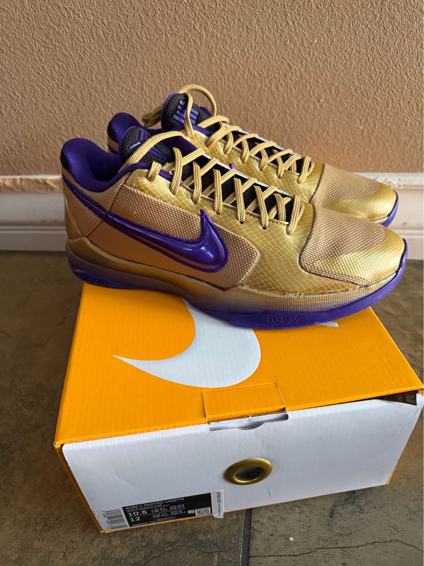 Kobe Protro 5 undefeated size 10.5 brand new