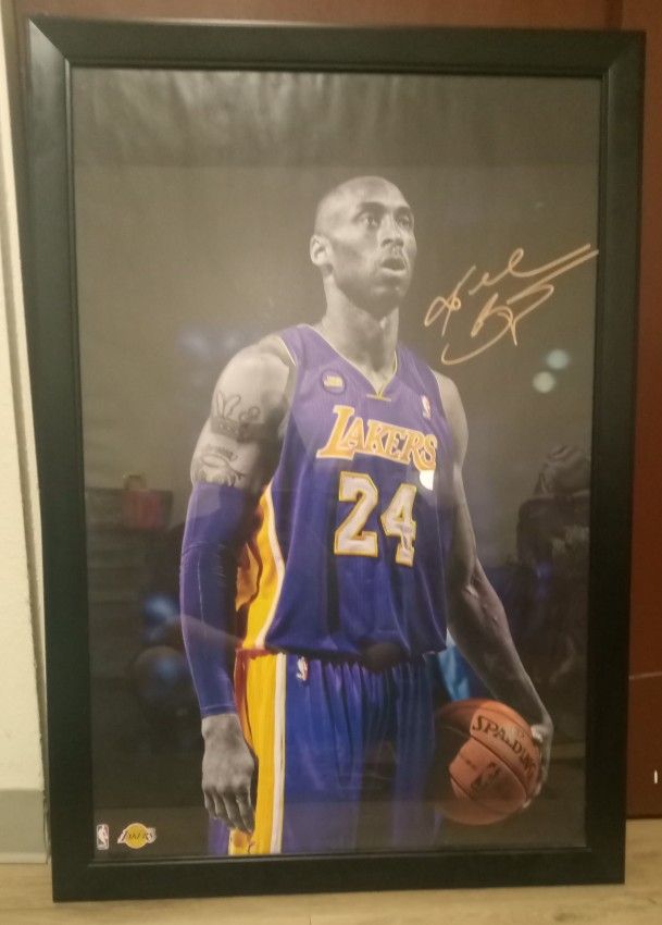 KOBE BRYANT PICTURE WITH FRAME