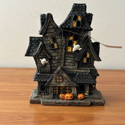 Halloween Haunted House Resin LED Tabletop Decor BNWT
