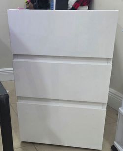 *FREE* White 3-Drawer Dresser x2