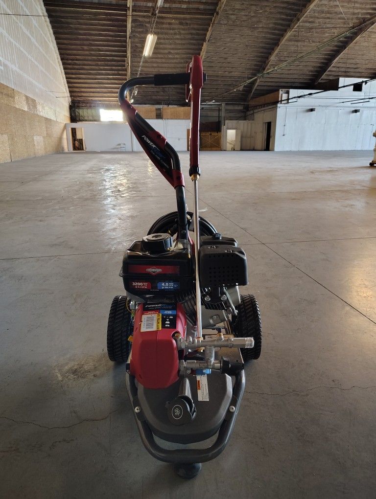 NEW Briggs & Stratton Gas Pressure Washer 3200psi NUEVO