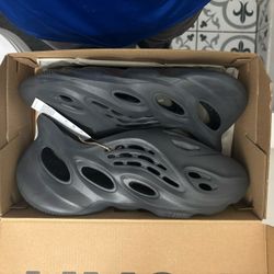 Ds Adidas Yeezy Foam Runner Dark Onyx Size 9
