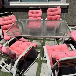 Outdoor Table And 6 Chairs