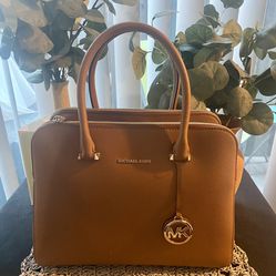 Micheal Kors Satchel Handbag 👜