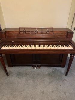 Wurlitzer Classic Upright Piano 