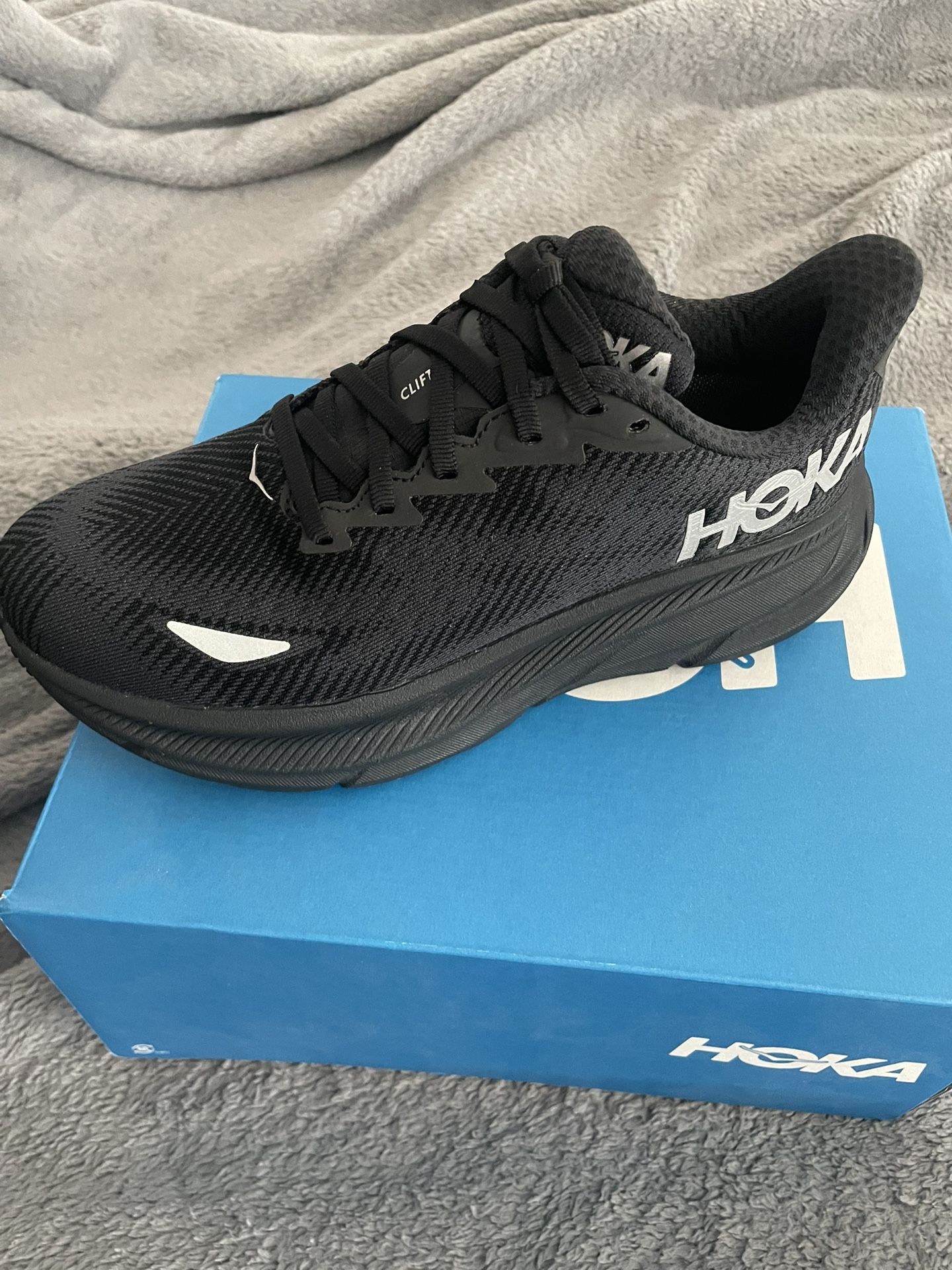 Hoka Clifton 9 GTX, Size 6 (womens)