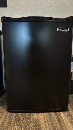 Magic Chef Black Mini Refrigerator
