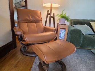 Ekornes Stressless Admiral (L) and Ottoman