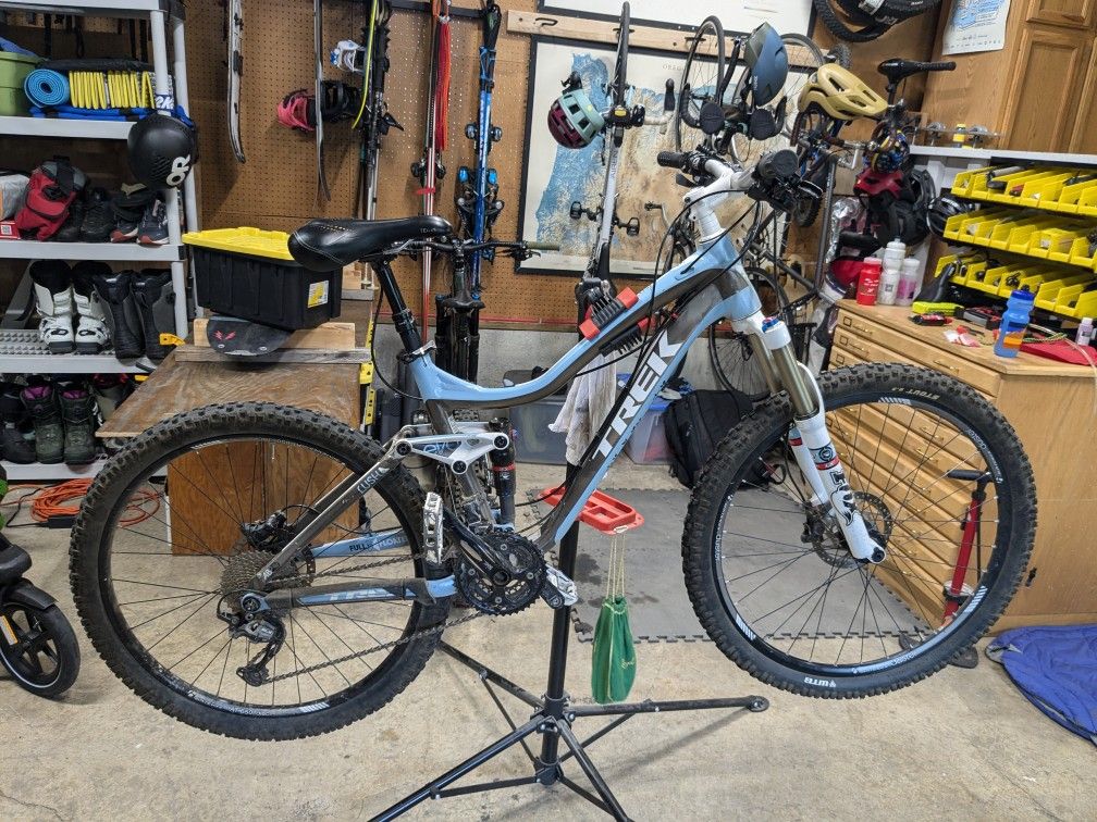 Women's Small Mountain Bike - Trek Lush