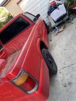 Mazda b2200 stick shift turns on an drives good miles it has169647