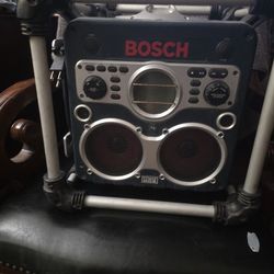 BOSCH PB10 CORDED POWER BOX JOB SITE RADIO & BATTERY CHARGER