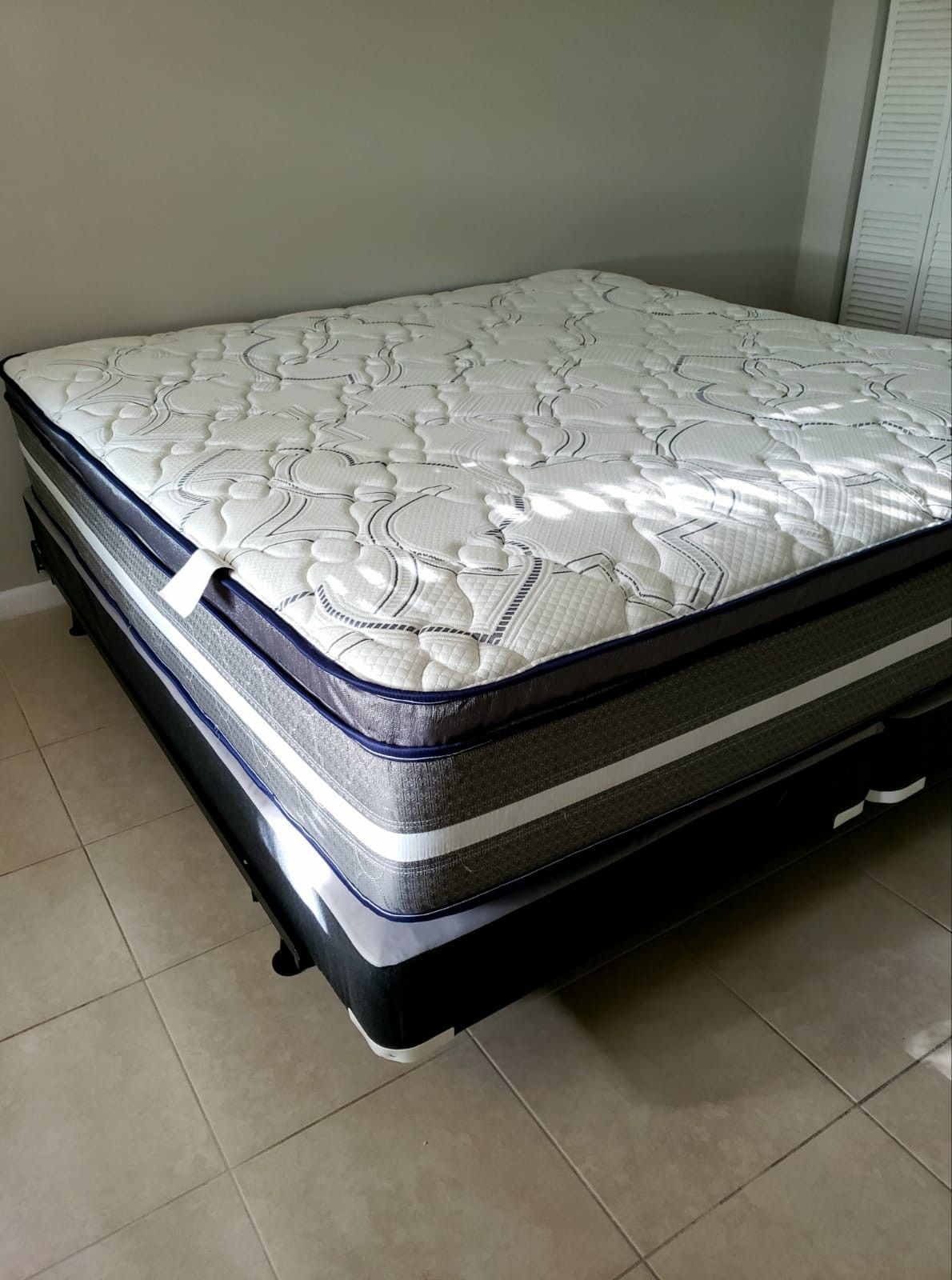 NEW KING PILLOW TOP MATTRESS with BOX Bed frame