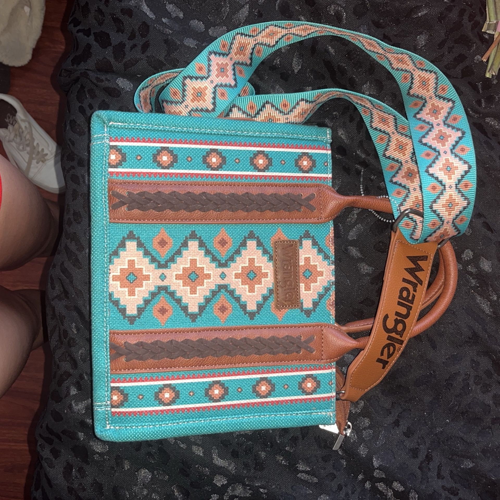 new wrangler shoulder bag