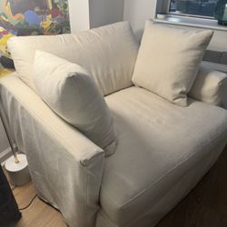Loveseat 46‘‘ Wide 