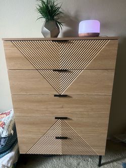 5-Drawer Wood Dresser with Geometric Design