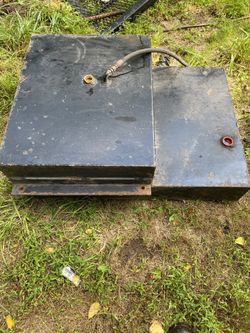 Hydraulic tank