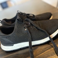 Women’s Ugg shoes size 8