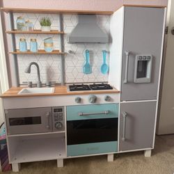 Play kitchen