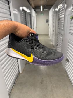 Nike Basketball Sneaker Black Yellow Purple
