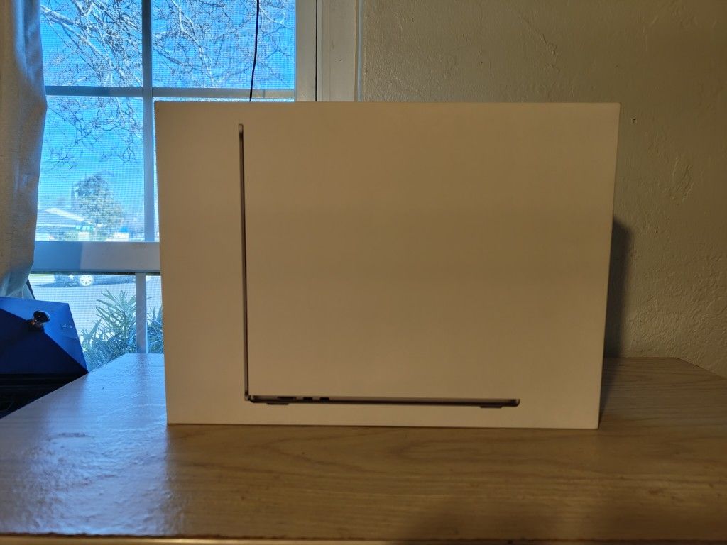Apple Macbook Air M3 15" 2024 (8GB RAM, 256GB SSD, Space Grey, Brand New, Open Box)