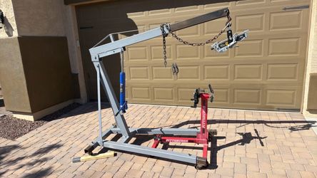 Cherry picker crane with engine stand