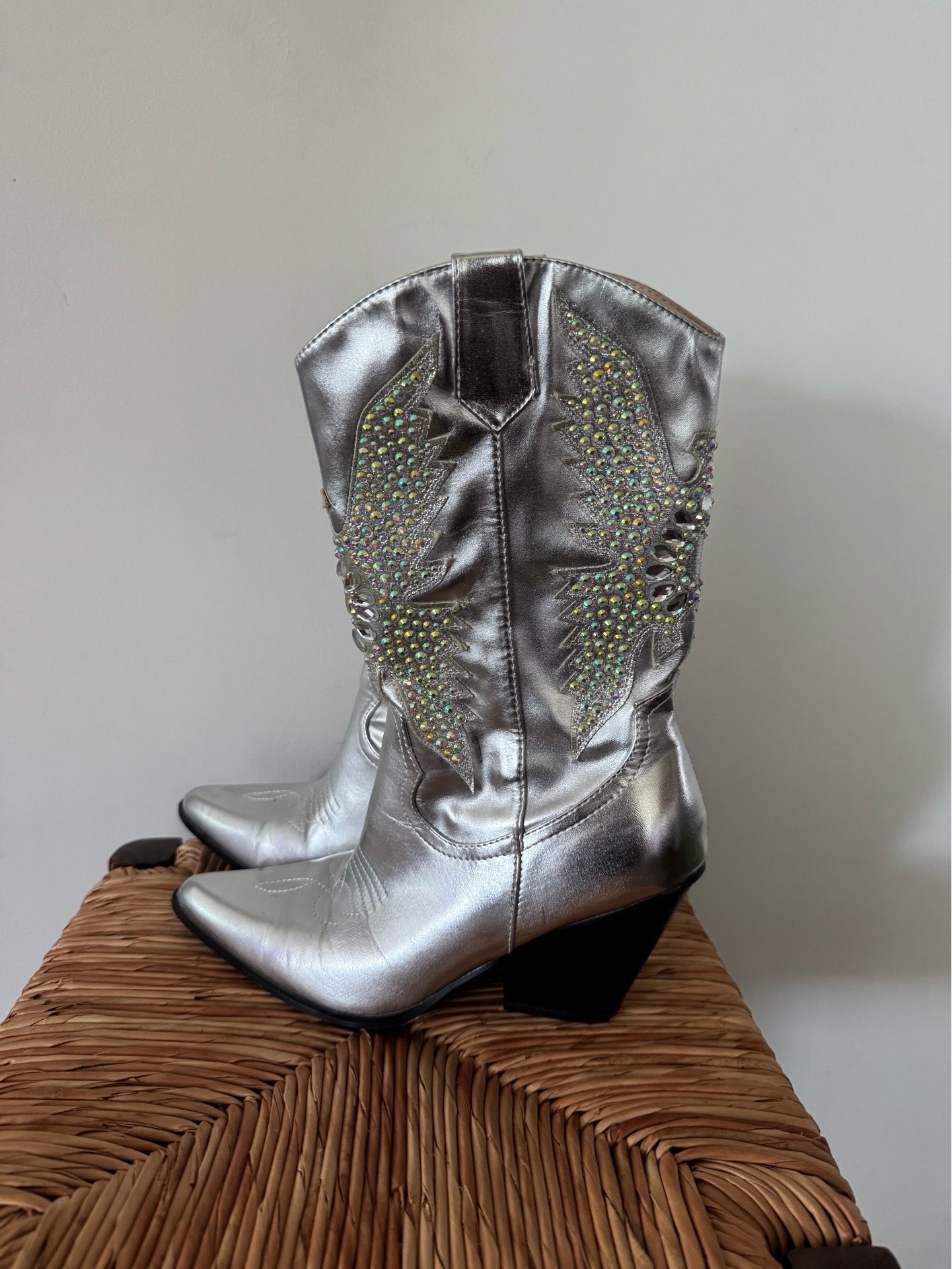 Women's Metallic Silver Western Crystal-Embellished Boots size 7.5