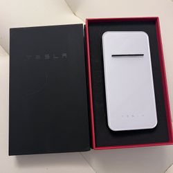 Tesla Wireless Portable Charger 2.0 White With Box 
