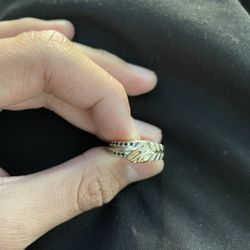 Solid 10kt gold ring with sapphire (5.8grams) (size 7)