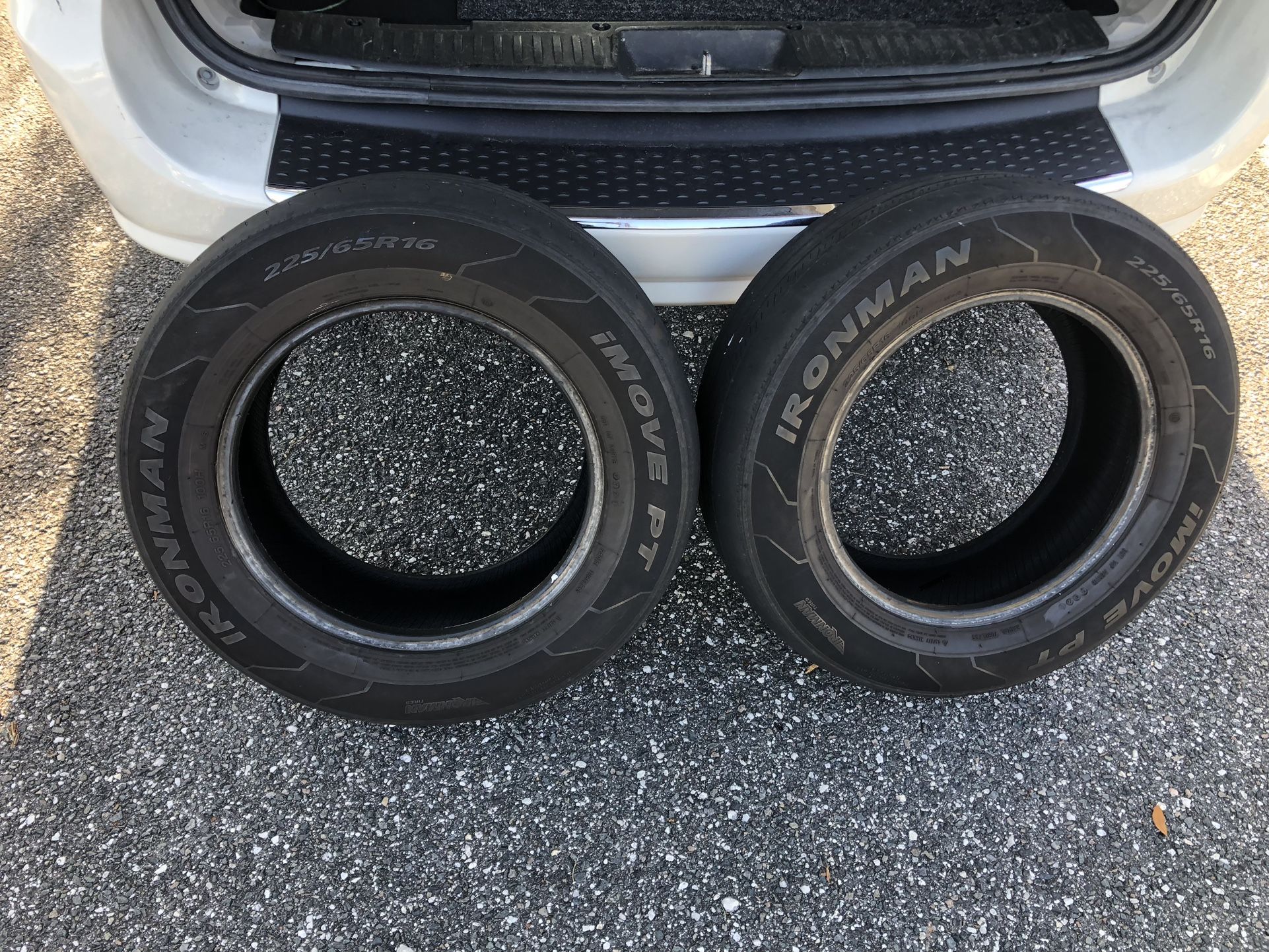 2 Used Tires 225-65-16 Both For 30$