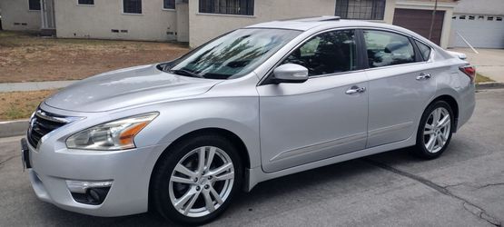 2015 NISSAN ALTIMA. TITULO LIMPIO