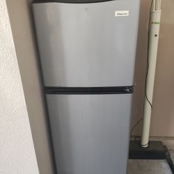Magic Chef Little Fridge.