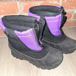 Snow boots