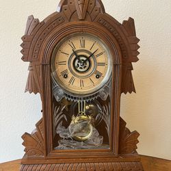 Elegant 19th Century Wm L. Gilbert Kitchen Shelf Clock: Working Order