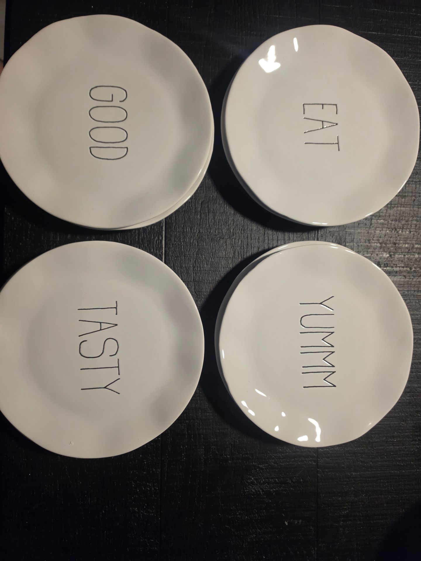 Set of 8 dinner plates