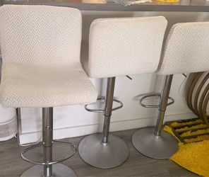 Bar stool