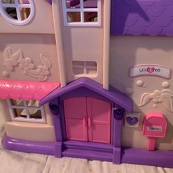 2 doll Houses