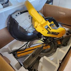 DEWALT

15 Amp Corded 12 in. Double Bevel Sliding Compound Miter Saw with XPS technology, Blade Wrench and Material Clamp


