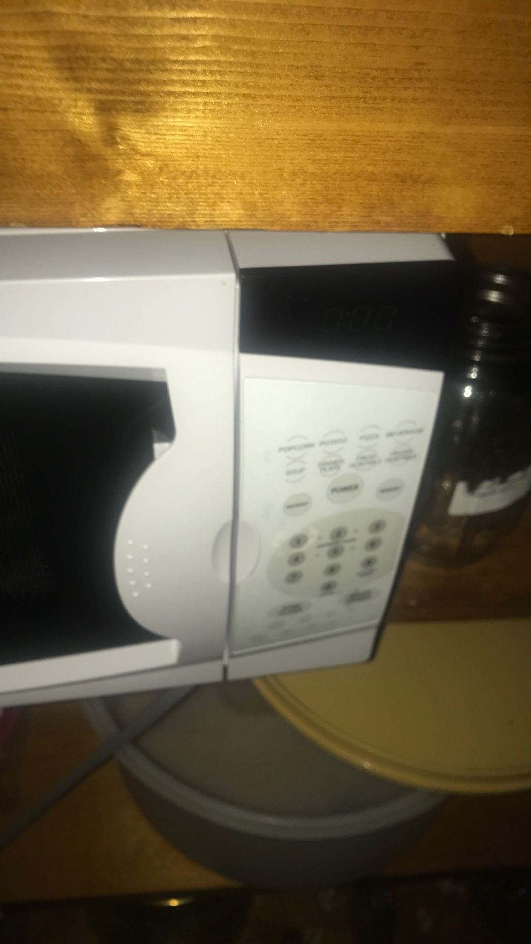 magic chef microwave brand spanking new