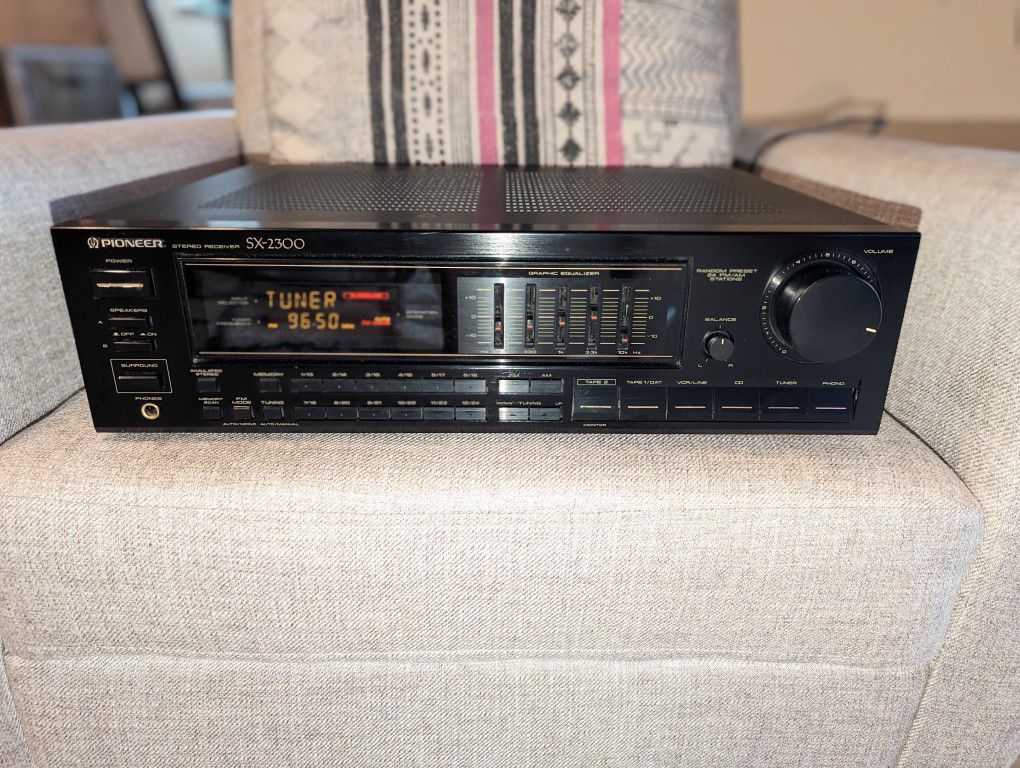 Vintage 80s Pioneer Japan SX-2300 AM/FM Receiver With Equalizer Phono Tape 60w