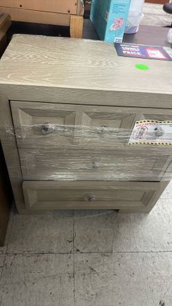 Grey/creme Nightstand 