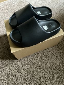 Yeezy Slides Sizes&colors  BELOW 🚨🚨🚨🚨🔥🔥🔥