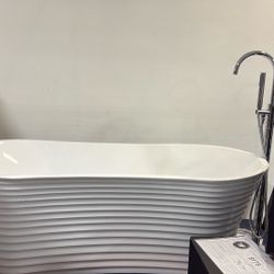Standalone Bathtub And Tub fillers