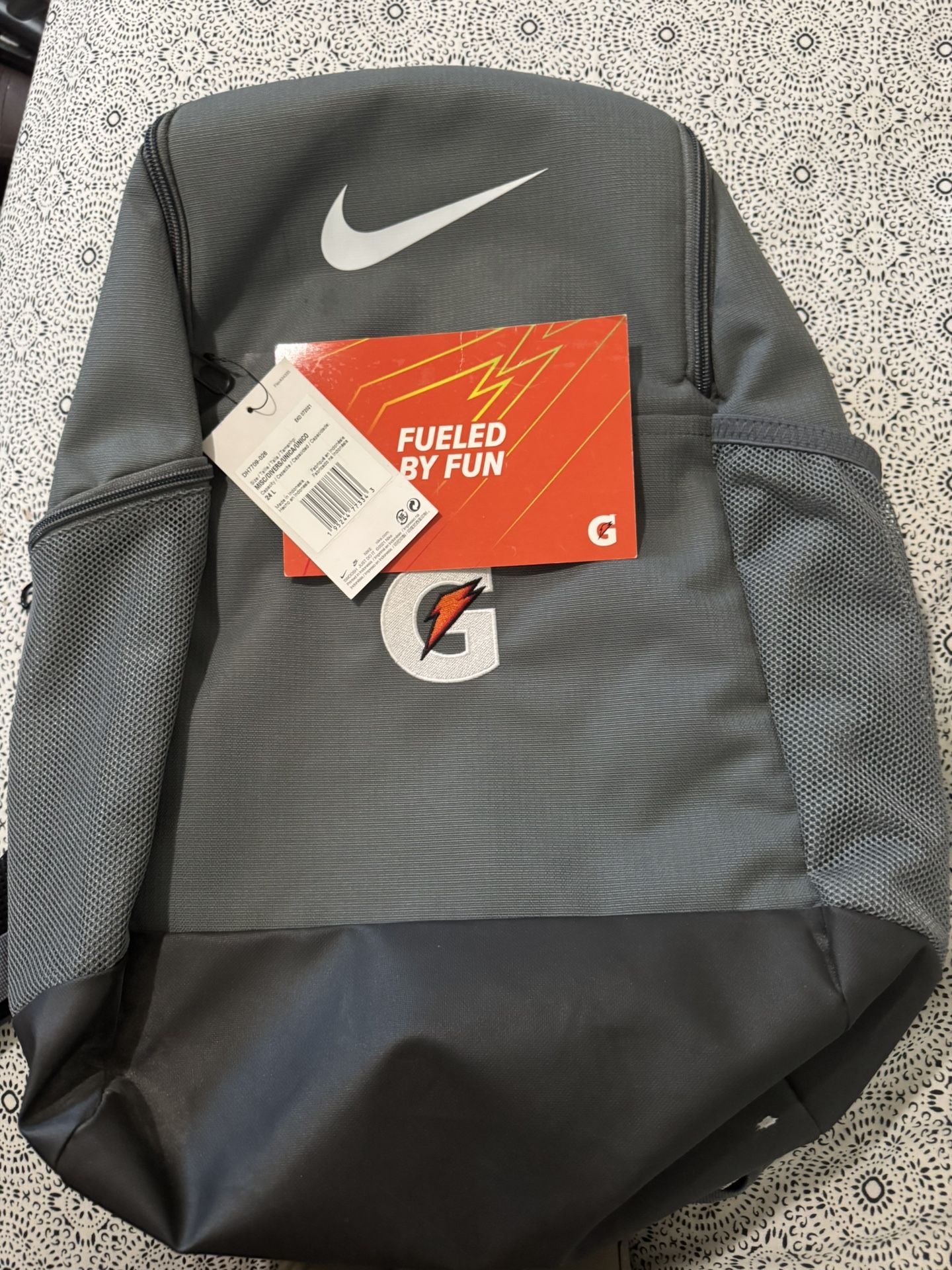 BRANDNEW NIKE BACKPACK “gatorade” with free traing basketbal markers and game set