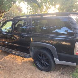 2002 Chevrolet Suburban 4x4 - Fire 🔥 SALE